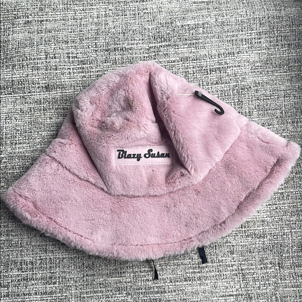Blazy Susan Fuzzy Bucket Hat